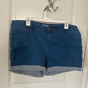 Wax Jean shorts, Women's Blue Jean.
Smoke free. Pet free home.